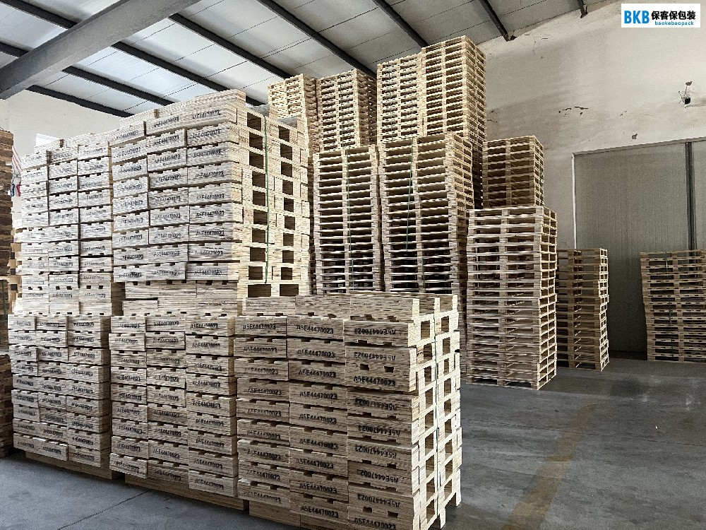 木托盤的實木材質與木質裝飾材料的區別是什么？